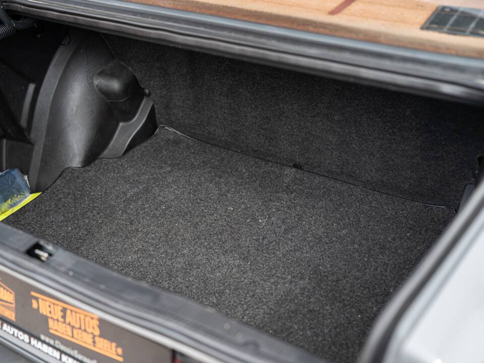 Bild 19/62 von Mercedes-Benz 190 E (1983)