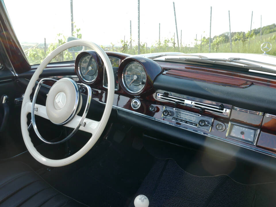 Imagen 14/56 de Mercedes-Benz 220 SE b (1962)
