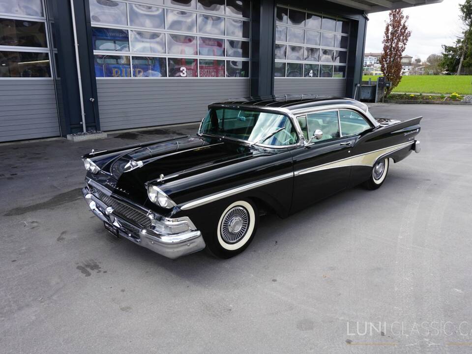 Image 1/77 of Ford Fairlane 500 Club Victoria (1958)