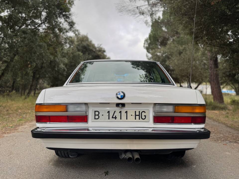 Bild 15/47 von BMW 528i (1986)