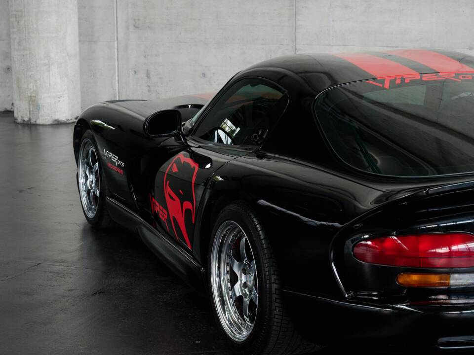 Image 20/50 of Dodge Viper GTS (2005)