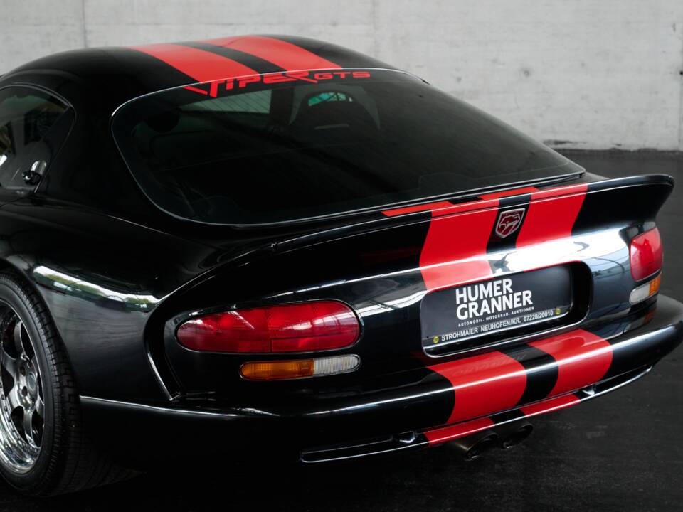 Image 19/50 of Dodge Viper GTS (2005)