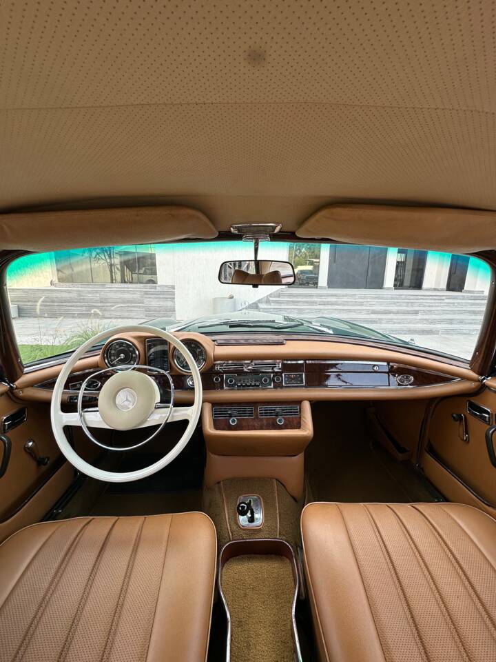 Image 7/15 de Mercedes-Benz 280 SE (1968)