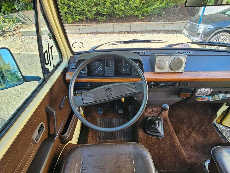 Bild 8/16 von Volkswagen T3 Pritsche 1.6 TD (1984)