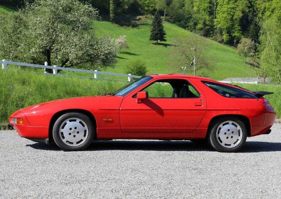 Afbeelding 2/35 van Porsche 928 S4 (1989)