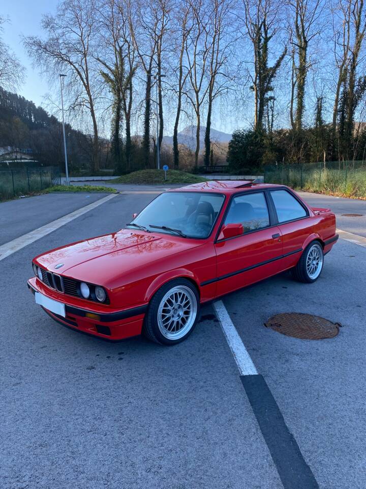 Immagine 2/180 di BMW 316i (1989)