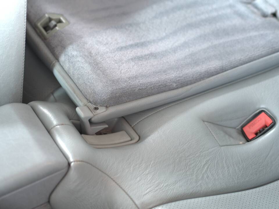 Image 50/56 de Mercedes-Benz 500 SL (1993)