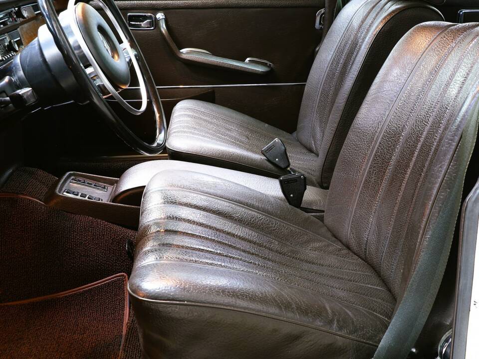 Immagine 23/27 di Mercedes-Benz 280 SE 4,5 (1971)