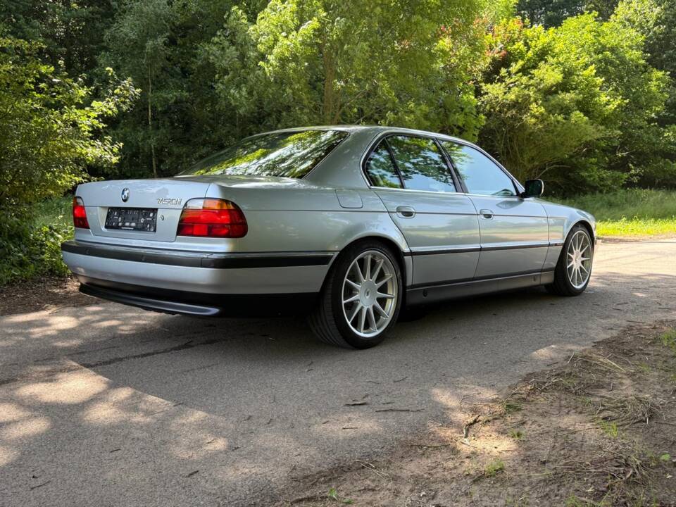 Immagine 6/14 di BMW 750i (1997)