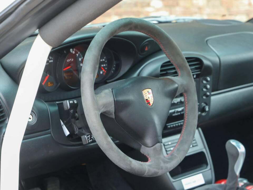 Immagine 43/50 di Porsche 911 GT3 RS (2004)
