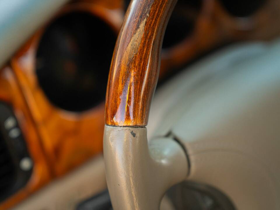 Obraz 28/50 pojazdu Jaguar XK8 4.0 (1998)