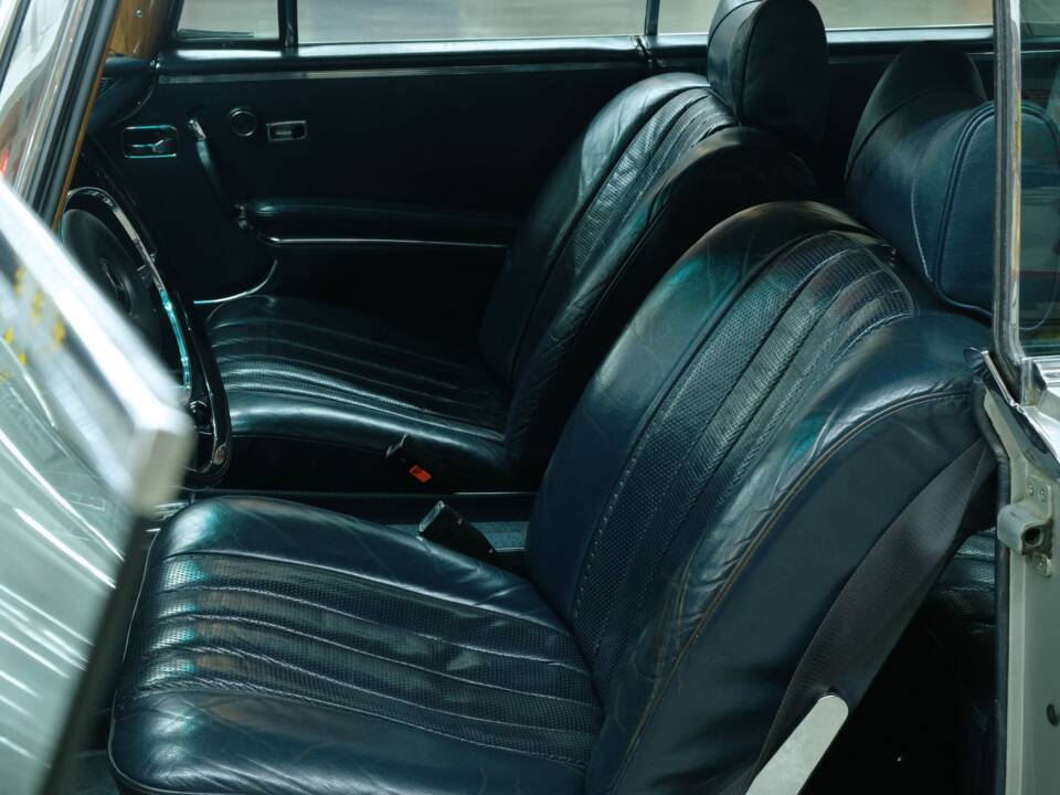 Image 29/50 of Mercedes-Benz 280 SE 3,5 (1970)