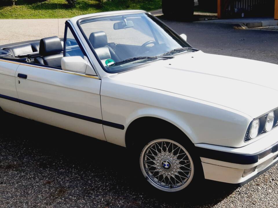 Image 33/55 of BMW 320i (1991)