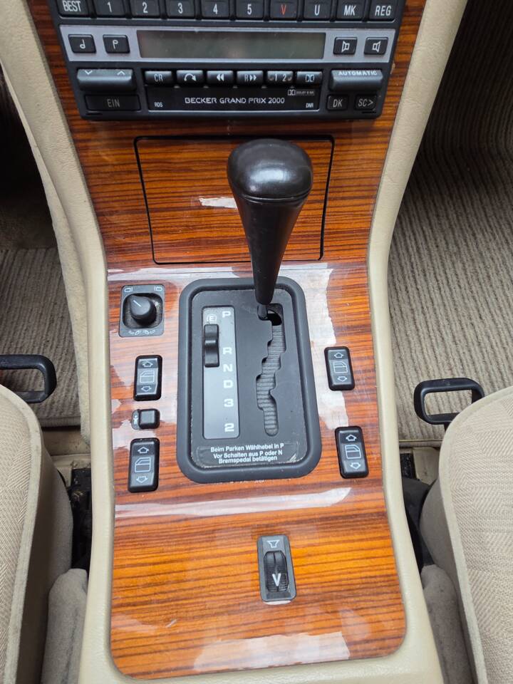 Image 67/103 de Mercedes-Benz 300 SE (1991)