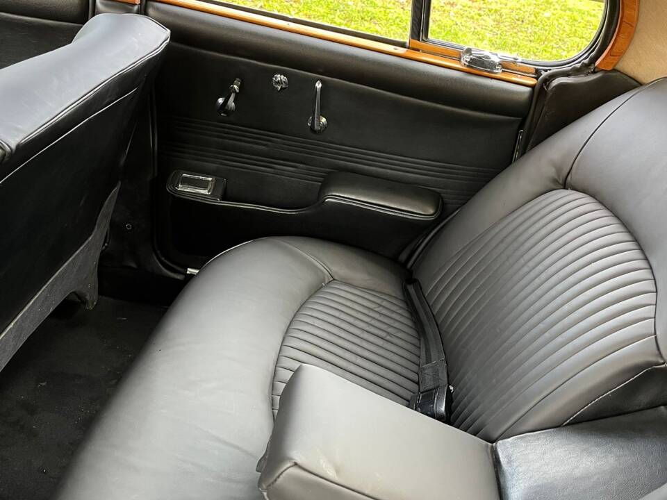 Image 28/51 of Jaguar 420 (1967)