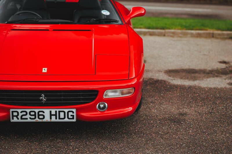Image 24/50 de Ferrari F 355 Berlinetta (1998)