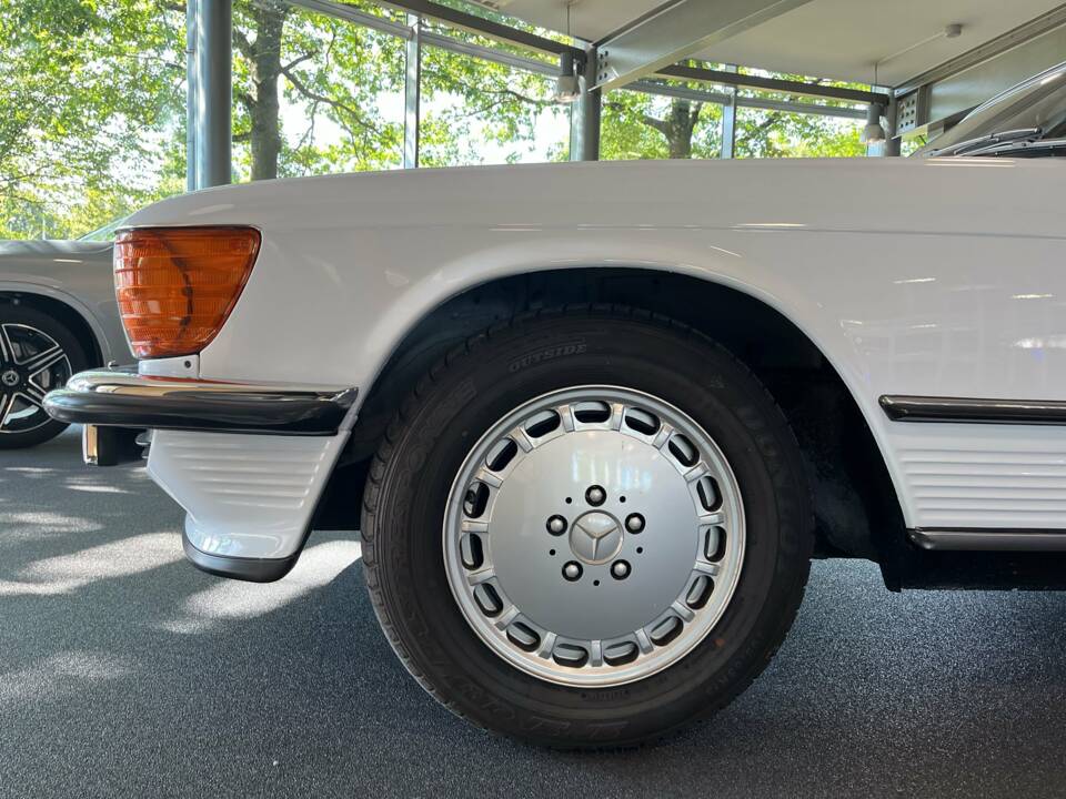Image 13/25 de Mercedes-Benz 420 SL (1986)