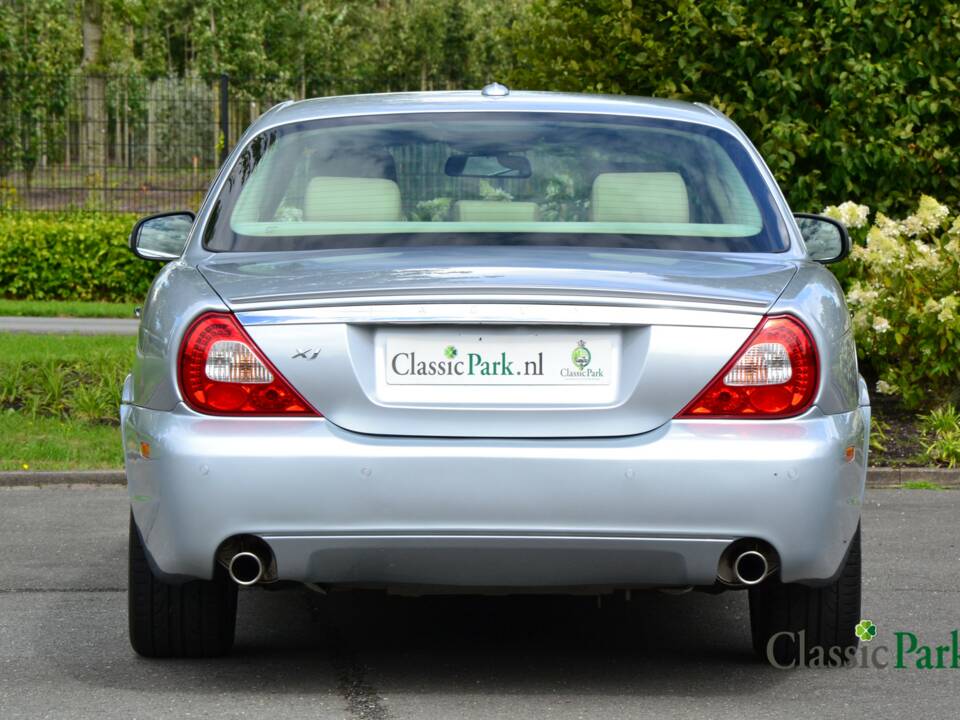 Immagine 4/46 di Jaguar XJ 8 3.5 (2007)