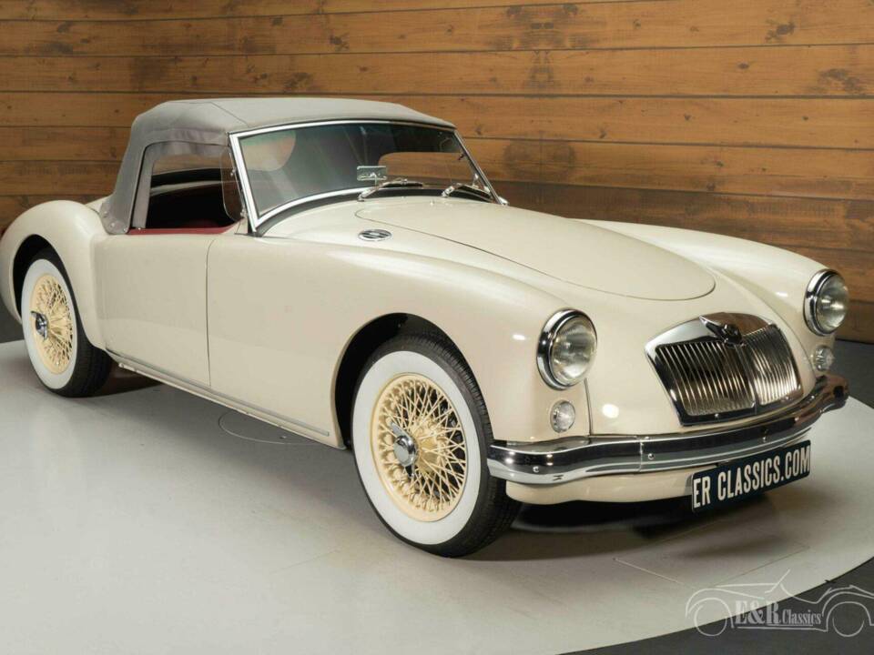 Image 13/19 of MG MGA 1500 (1956)