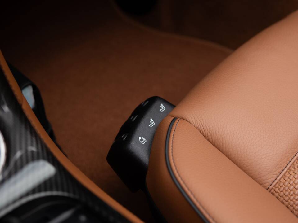 Image 32/45 of Mercedes-Benz SLS AMG Roadster (2012)