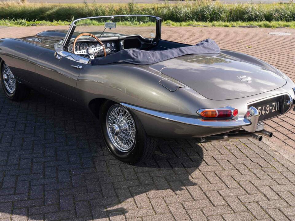 Image 5/6 of Jaguar E-Type 4.2 (1965)