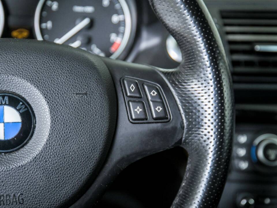 Image 16/50 of BMW 125i (2008)