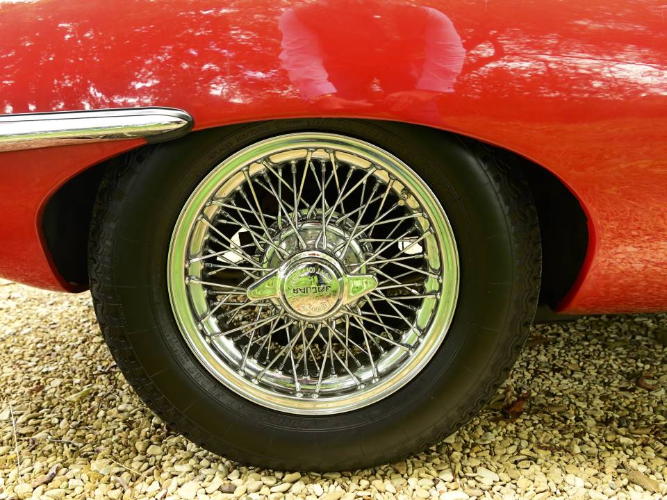Immagine 47/50 di Jaguar E-Type (1968)