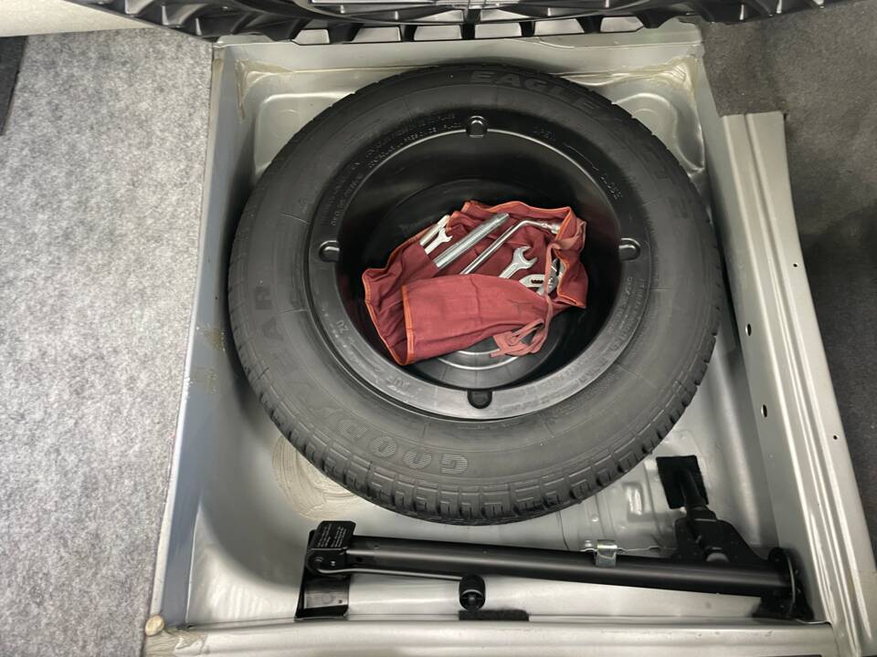 Immagine 31/32 di Mercedes-Benz E 200 (1994)