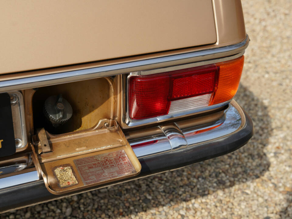 Image 25/50 of Mercedes-Benz 250 CE (1972)
