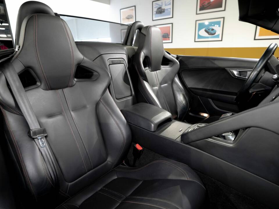 Bild 34/44 von Jaguar F-Type S (2014)