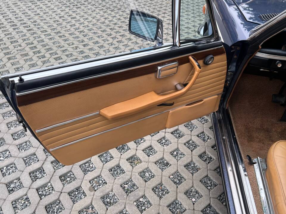 Image 7/28 of BMW 3.0 CS (1975)