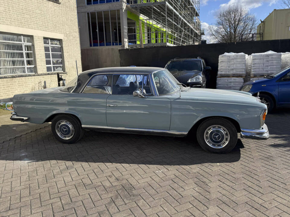 Image 3/8 of Mercedes-Benz 280 SE (1969)