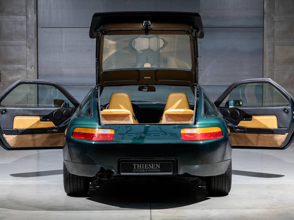 Immagine 10/22 di Porsche 928 S4 Clubsport (1988)