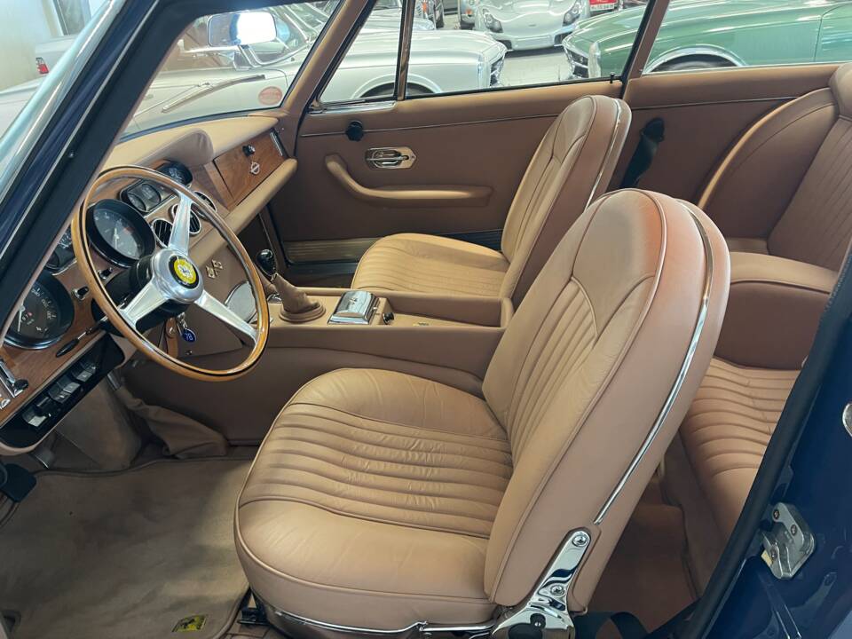 Image 11/20 of Ferrari 330 GT 2+2 (1967)