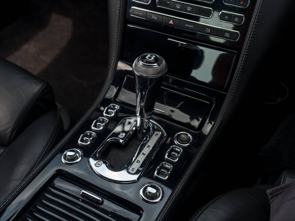 Image 20/27 of Bentley Brooklands (2008)