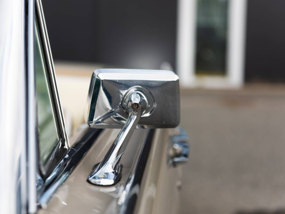 Bild 49/100 von Lincoln Continental Convertible (1965)