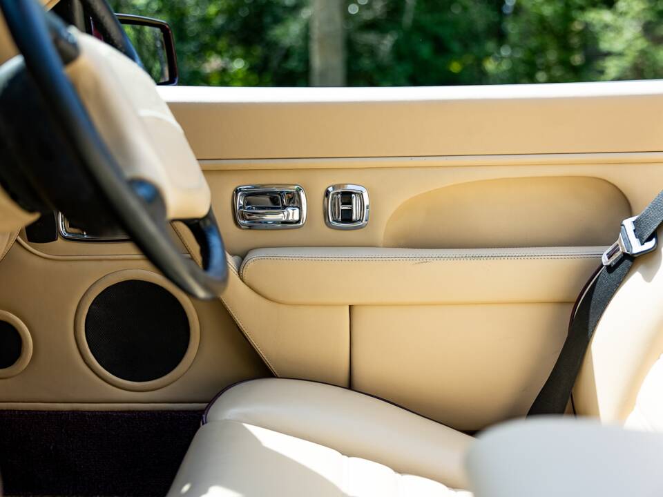 Image 27/46 of Bentley Azure (1997)