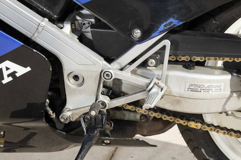 Bild 43/47 von Honda VFR 400 R (1988)