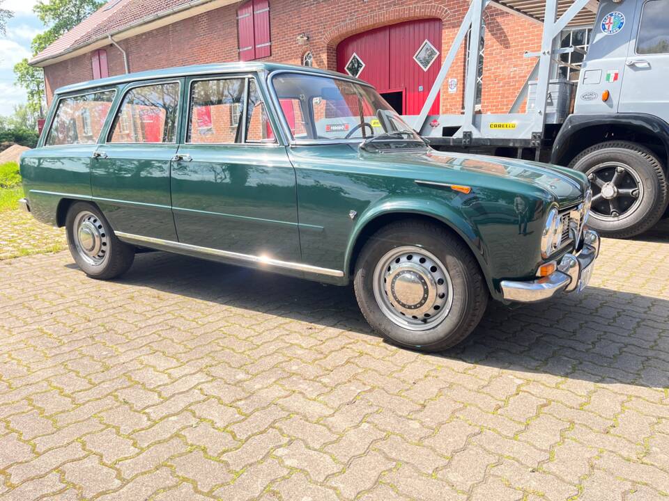 Image 15/16 of Alfa Romeo Giulia 1600 TI Giardinetta (1967)