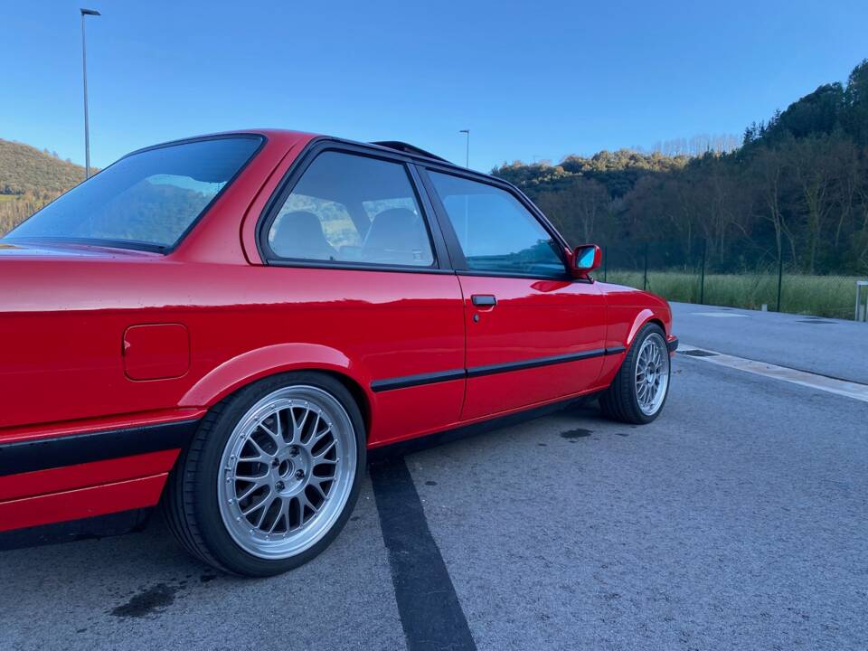 Image 103/180 de BMW 316i (1989)