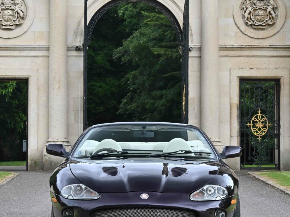Afbeelding 40/50 van Jaguar XKR (1998)