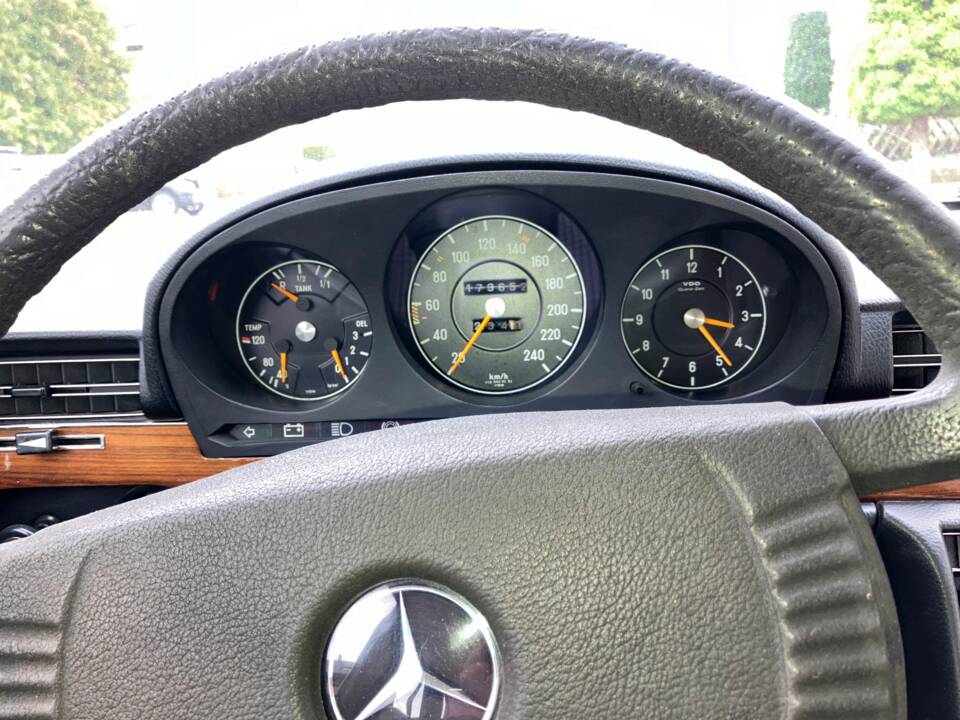 Image 11/15 de Mercedes-Benz 280 SE (1977)