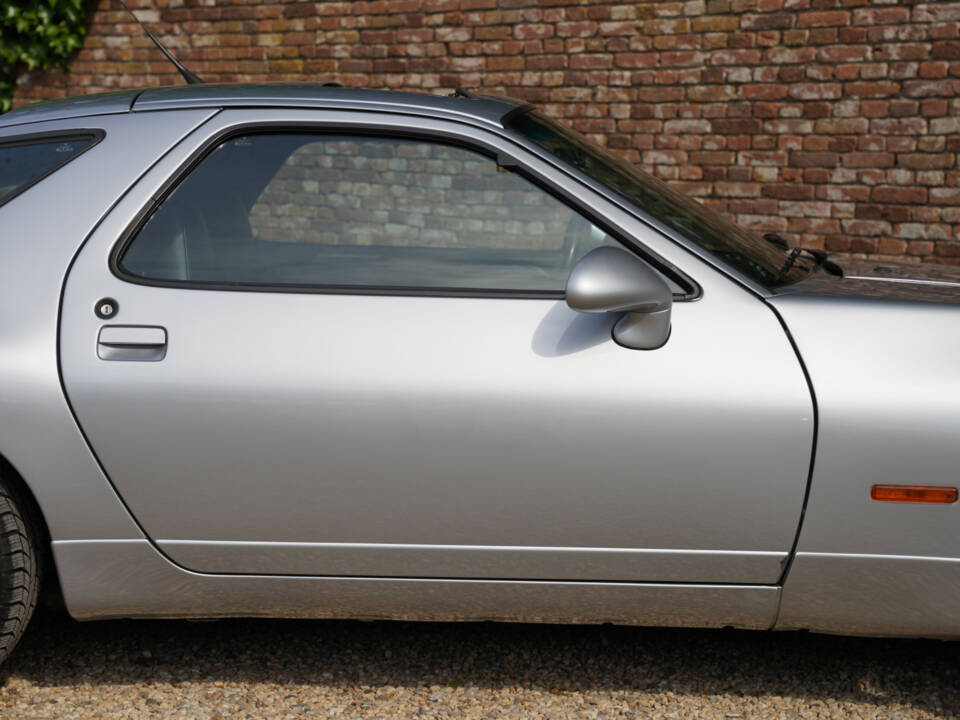 Immagine 47/50 di Porsche 928 GTS (1993)