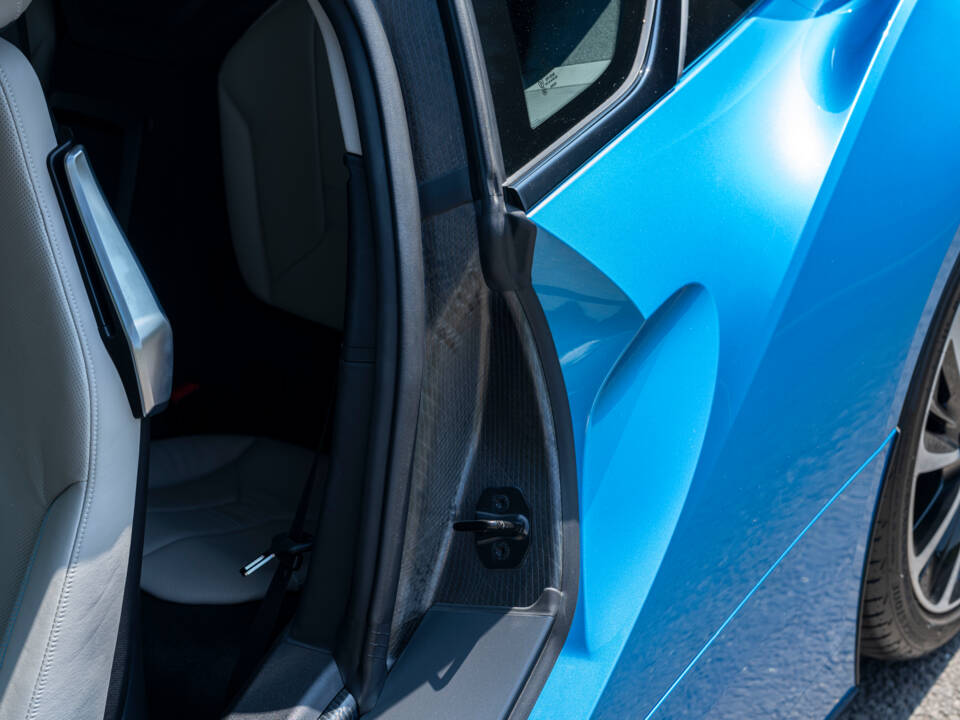 Image 32/33 of BMW i8 Coupé (2015)