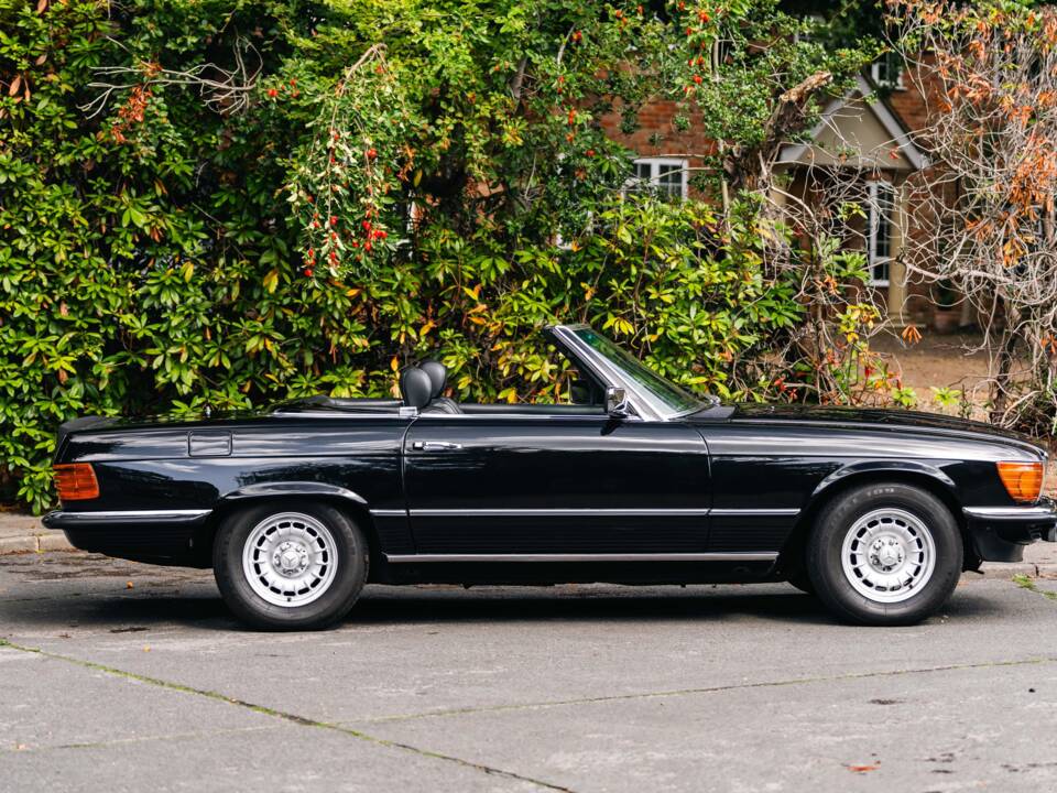 Image 2/30 de Mercedes-Benz 500 SL (1983)