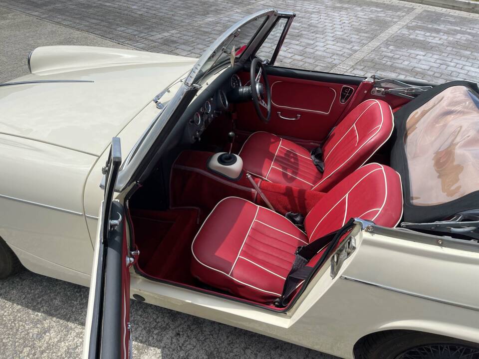 Image 8/12 of MG Midget (1967)