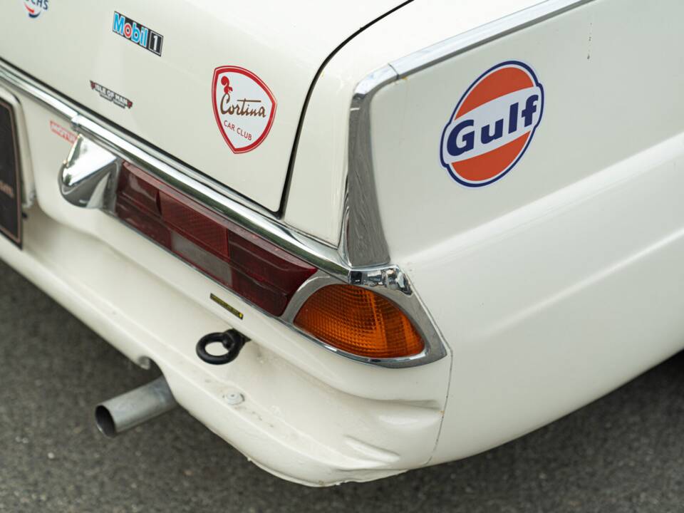 Image 15/50 of Mercedes-Benz 220 S b (1967)