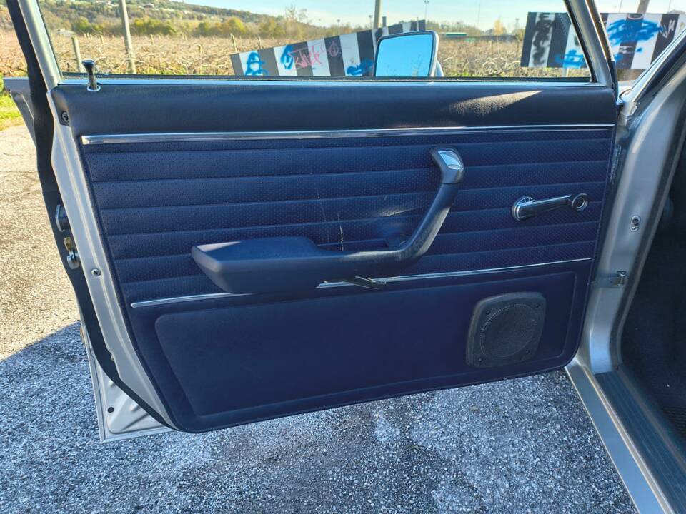 Bild 8/8 von BMW 520/6 (1981)