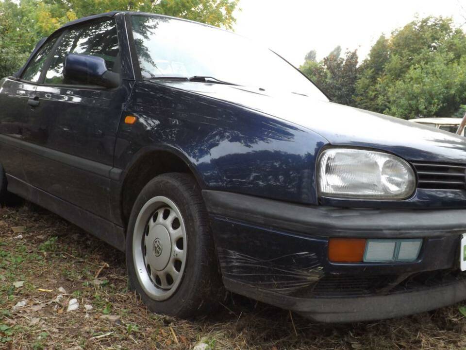 Image 41/50 of Volkswagen Golf III Cabrio 1.6 (1996)