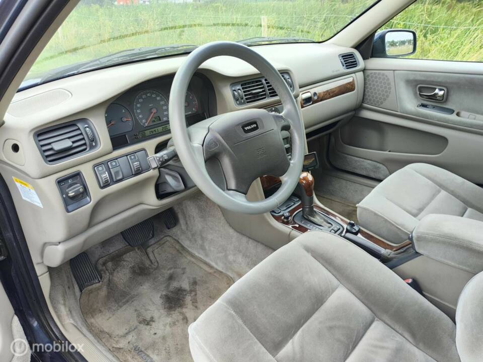 Image 13/33 of Volvo S 70 2.5 T (1997)